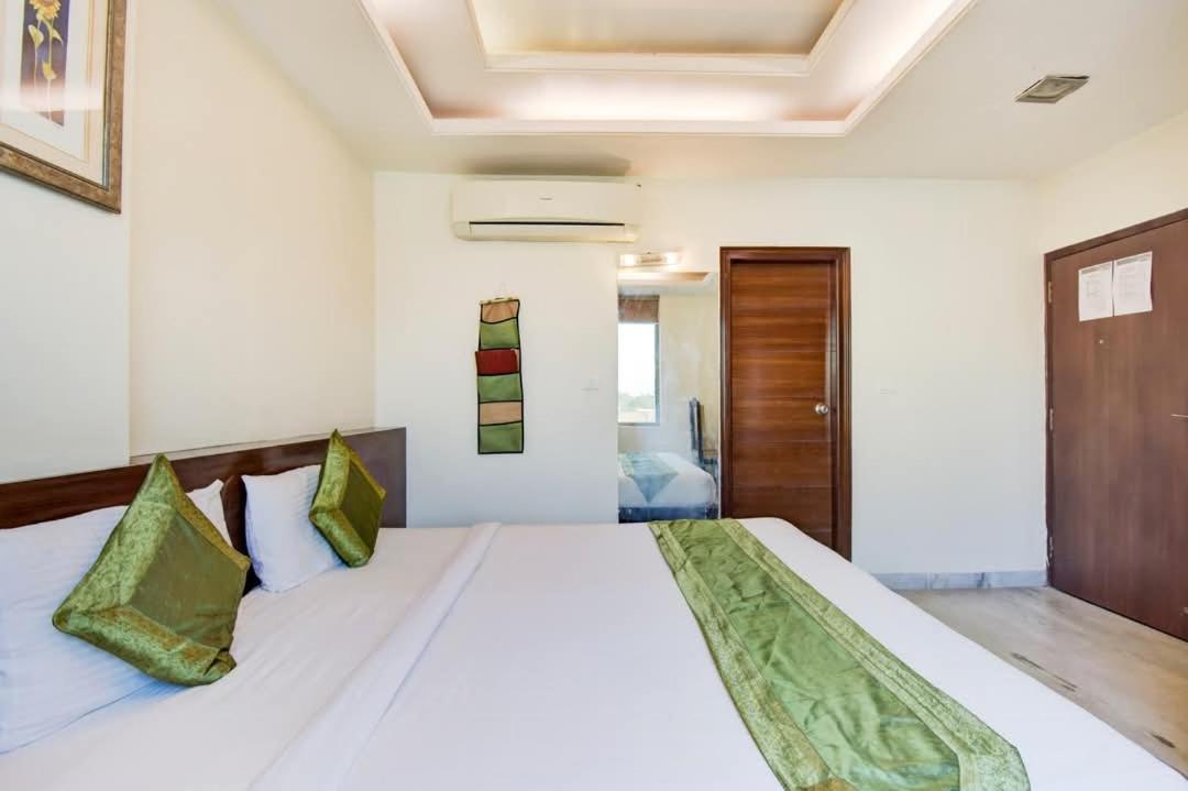 Hotel Sky Heights Jaipur Bilik gambar